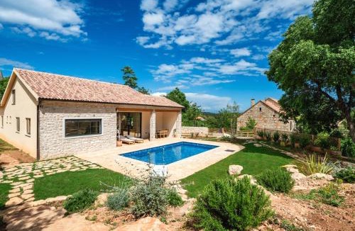 Vrisnik Villa | Three Little Birds