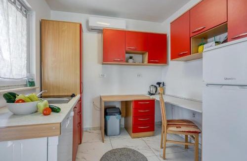 Valbandon Villa | Yellow House