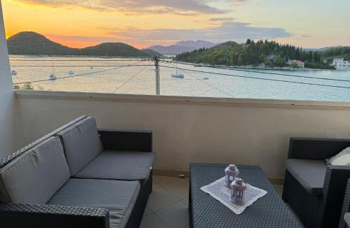 Blace Apartment | Beachside 2-Bed Bliss!