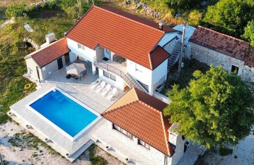 Zavala Villa | Holiday Home Papac