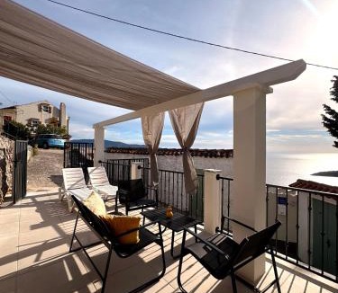 Ustrine Apartment | Tina's Sunset Haven