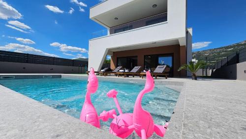 Kastel Stari Villa | Villa 60 Degrees with heated pool and basketball court