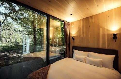 Gradec House | Secluded Glass House Escape with Hot Tub & Forest Views in Zagreb, Croatia