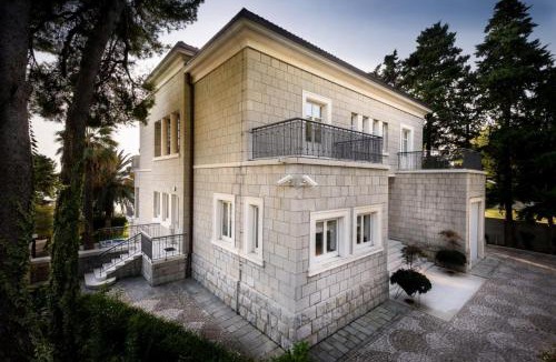 Split Villa | Luxury seafront Villa Castello Split near Old Town with private pool