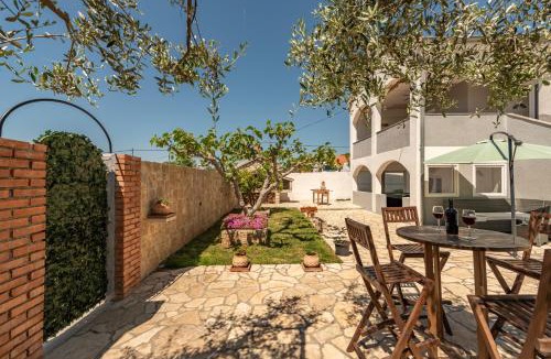 Lovinac Villa | Villa Ariane