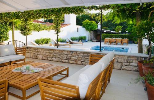 Svetvincenat Villa | Stone House