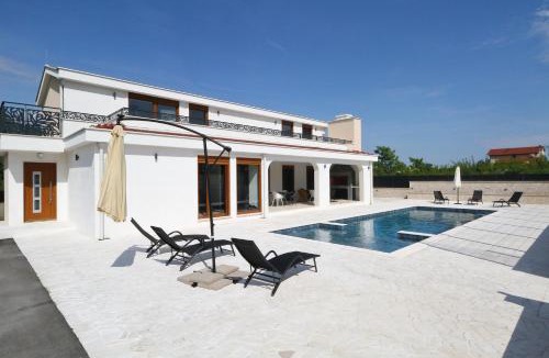 Trn Villa | Villa After Set Heaven