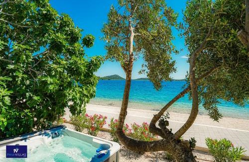 Drage House | BUQEZ ECO RESORT - Beach Villa 81 - 1st Sea Line by beach