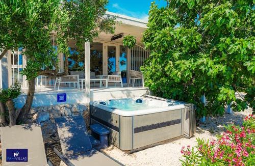 Drage House | BUQEZ ECO RESORT - Beach Villa 81 - 1st Sea Line by beach