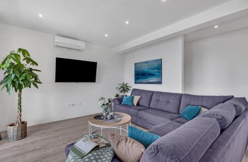 Bast Villa | Villa Alta Vista