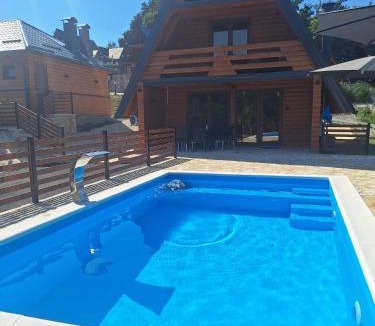 Brcko Ski Chalet | Bungalow&Spa GIGIC II - Swimmingpool - Naselje Boomerang