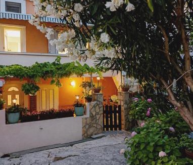 Nerezine Apartment | Yasmin Breeze Apartment