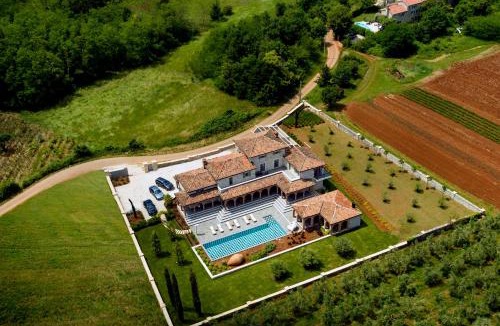 Vizinada Villa | Luxuriöse Villa Don Giordano im toskanischen Stil mit Pool, Weinbergblick und Olivenhainen in Istrien