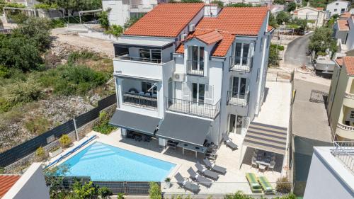 Okrug Gornji Villa | Luxury Villa, 40 sqm heated private pool, gym, Seaview, 200m to beach, 7 bedrooms