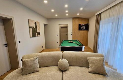 Porec Villa | 4-Bdroom Family Villa Sleeps 20 w Pool and Hot tub