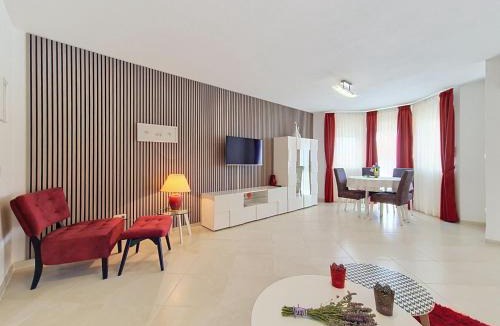 Okrug Gornji Apartment | Apartment Villa Nikaroni-2 by Interhome