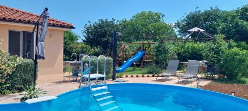 Valtura Villa | Vila Dubravka - eine Oase mit Pool im ruhigen Olivenhein