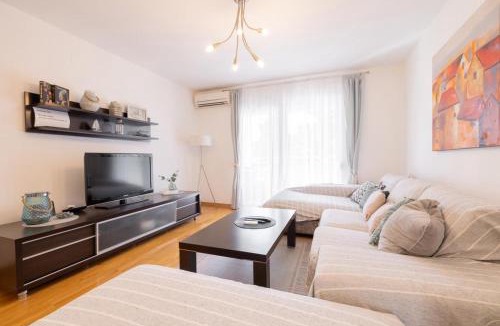 Istok Apartment | Sea & Sky Retreat