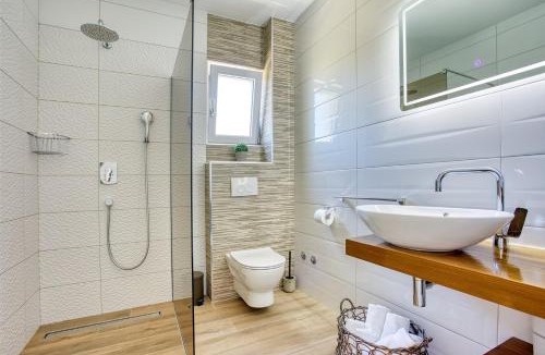 Duce Villa | LUXURY VILLA PARADISE 120m from sandy beach, heated pool, billiard, max 12 pax