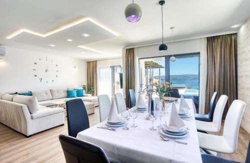 Duce Villa | LUXURY VILLA PARADISE 120m from sandy beach, heated pool, billiard, max 12 pax