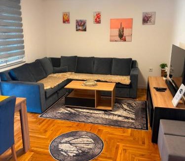 Novi Grad Sarajevo Villa | Family Private House w Garden & Gazebo 10 Guests