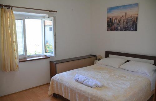 Nevidane House | Blazo jedan