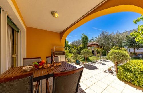 Kostrena Apartment | Pool and Garden Apartments Hortenzija