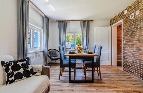 Desinic House | The Blue House with Sauna & Jacuzzi - Happy Rentals