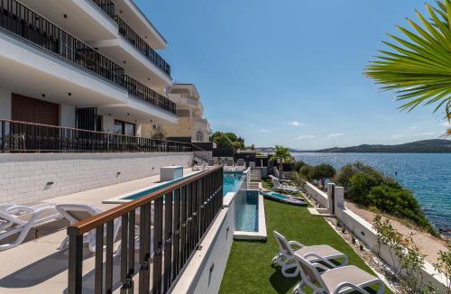 Seget Vranjica Apartment | Royal Oak beachfront residence Trogir Seget Vranjica