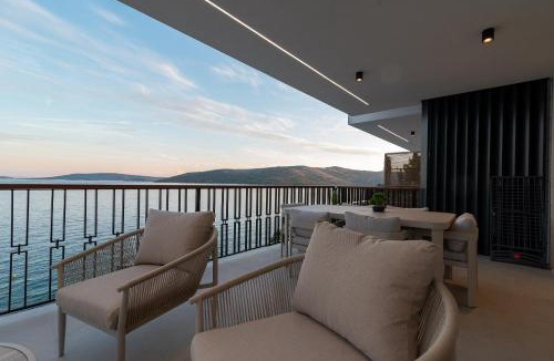 Seget Vranjica Apartment | Royal Oak beachfront residence Trogir Seget Vranjica