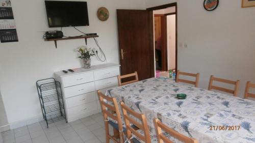 Gdinj Apartment | Charming Apartment in Gdinj + Garden