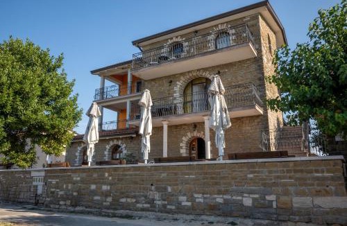Momjan Apartment | San Mauro Countryside Retreat with Restaurant & Wine Cellar