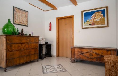 Momjan Apartment | San Mauro Countryside Retreat with Restaurant & Wine Cellar