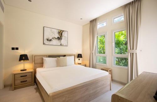 Dubai Villa | Modern 4BR Lakes Villa Near Marina & Palm