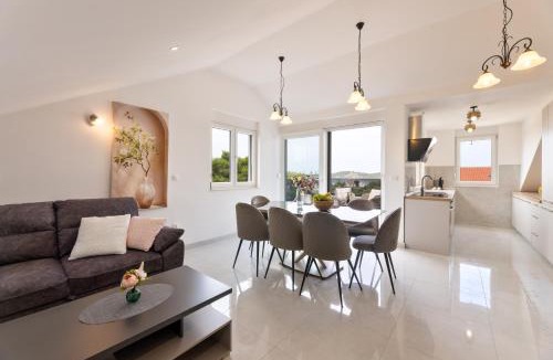 Cove Makarac (Milna) Apartment | VILLA DOŽDOR - brand NEW 130 m2 luxury three-room apartments - excellent location near the beach and the town center - view of the sea and the bay - secured free parking