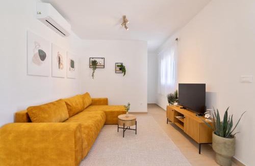 Nerezise Villa | CAVA HOUSE - new two-room villa in an olive grove - private pool and jacuzzi - view of nature - secured parking - perfect location for exploring the island - breakfast included in a nearby restaurant