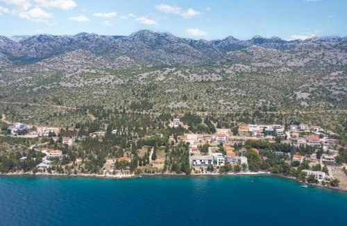 Starigrad Villa | Villa Malu with Heated Pool & Jacuzzi