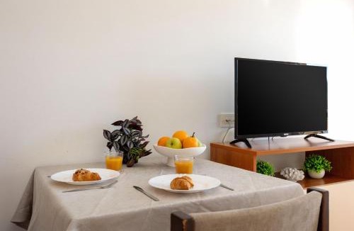 Trogir Apartment | Villa Penava, private beach, pool and 7min to Trogir