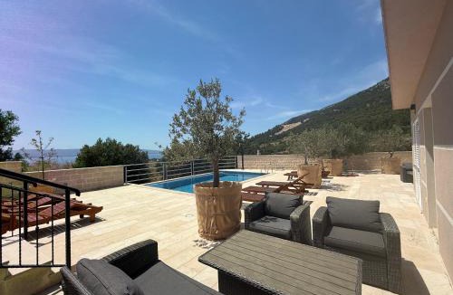 Bol Apartment | Villa Nikola - pool side apartments