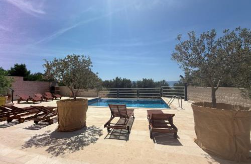 Bol Apartment | Villa Nikola - pool side apartments