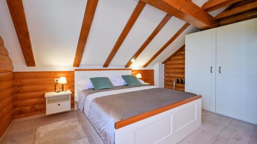 Veliko Trgovisce Villa | Villa Pine Log by Villas Guide