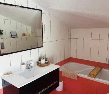 Zrnovnica Villa | Villa with stunning Mountain Views and Authentic Croatian Stone House near Split and Sea