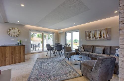 Marasi Villa | Secluded Pool Villa Tanja with Sea View