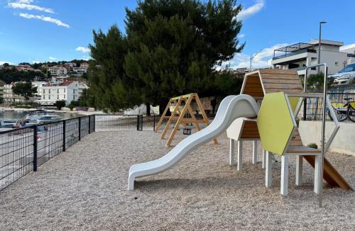 Trogir Apartment | Apartments Villa Mirella 20 m from the sea - free parking