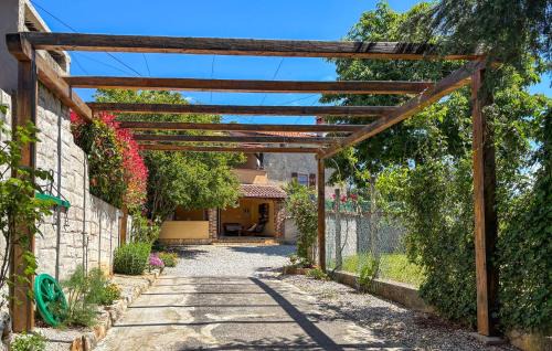 Kosinozici House | Stunning Home In Kosinozici With Wifi