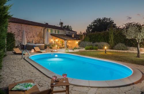 Diklici Villa | Villa Nonni in Central Istria for 4 persons with 32 m2 private pool, jacuzzi, free bikes & kids playground