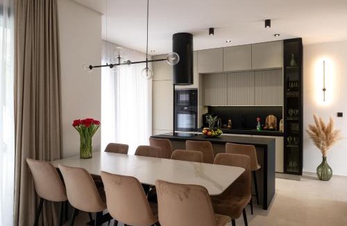 Srima Villa | Luxury Villa Vesper- Heated Pool, Hot Tub, Rooftop terrace, Gym