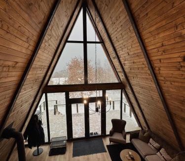 Fardea House | Lakewood Cabin - Jacuzzi - SUP - Surduc Lake