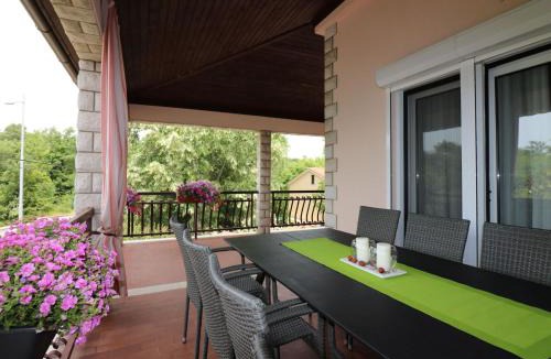 Vrvari Apartment | Apartment LUNA by Interhome