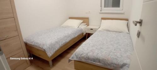 Kustici Apartment | Apartment in Kustici with sea view, terrace, air conditioning, WiFi (3597-2)